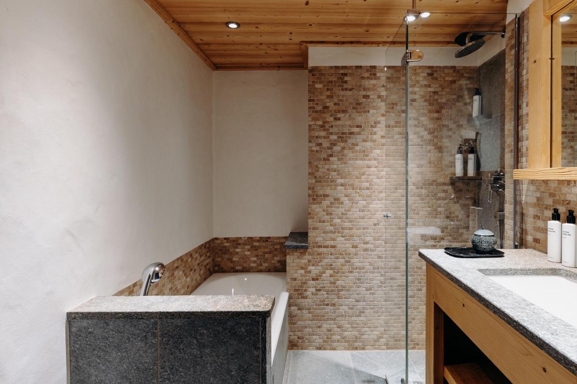 Gentiane Room spa access